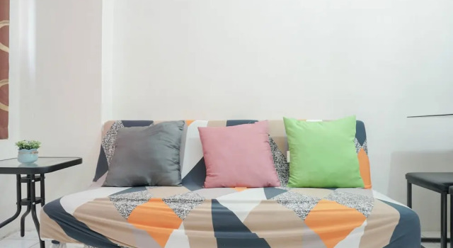 Nice and Homey 2BR City Park Apartment, Prenota Appartamento Giacarta Jakarta Province