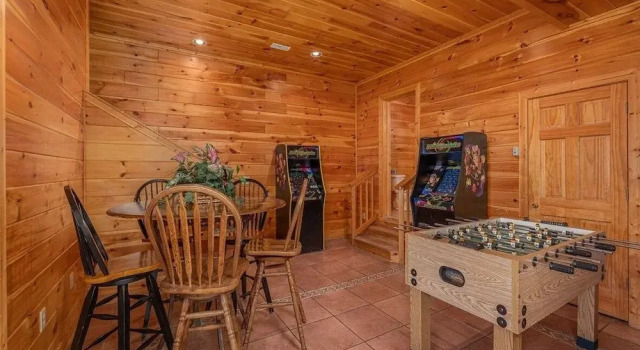 Номер Standard с 5 комнатами с балконом Spacious Party Hut Near Attractions by Redawning