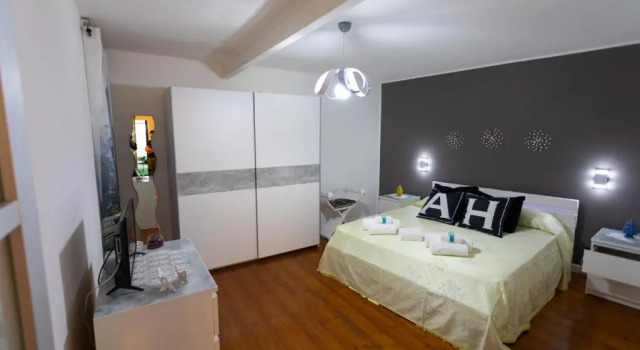 Angel House, Book Hotel Bari Bari Province