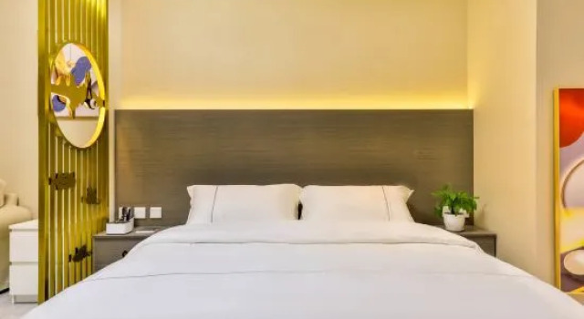 Yuexianglai Department (Shenyang North Railway Station Financial Center), Book Hotel Shenhe 