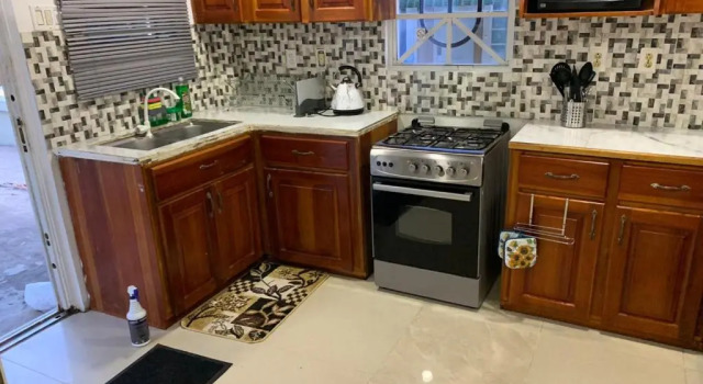 Коттедж 2 Bed Apartment - Sleeps 4 - Parking - Wifi