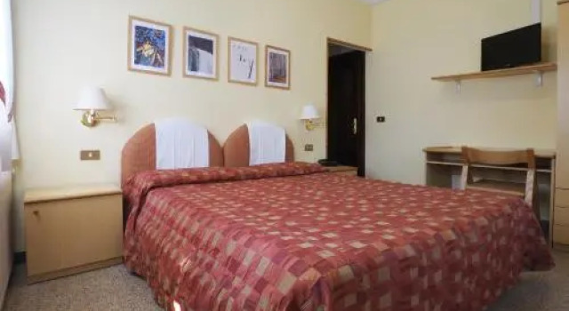 Hotel Tirolo, Забронировать Отель Сестола Чмоне, рядом с Кресельный подъёмник Сестола-Пьян дель Фалько (нижняя станция)