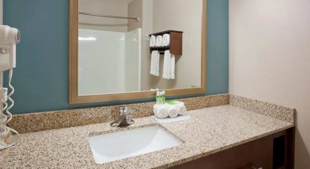 Люкс c 1 комнатой Holiday Inn Express and Suites St. Cloud by IHG