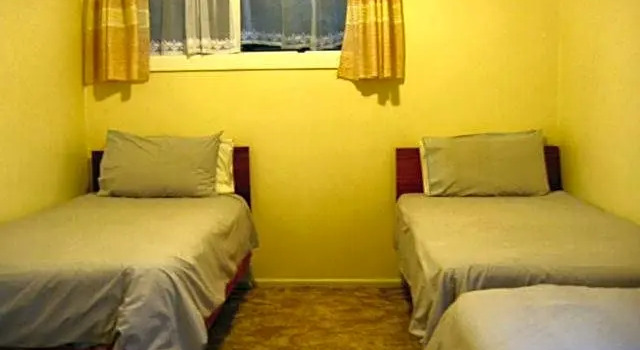 Бунгало с 3 комнатами Glow Worm Motel