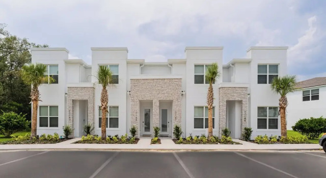Your Orlando Retreat: Warm and Welcoming Townhome