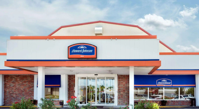 Четырёхместный номер Standard Howard Johnson Burlington