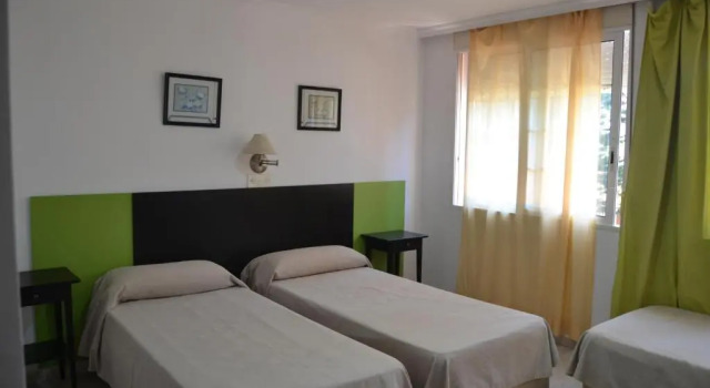 Трёхместный номер Standard Hotel Miramar