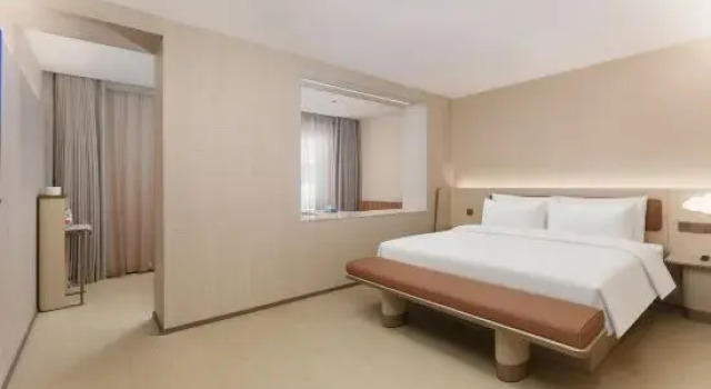 Люкс Hanting Hotel (Fuxin Station Wanda Plaza Branch)