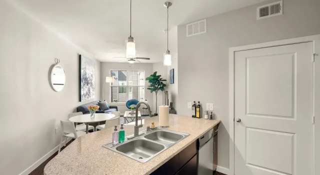 Апартаменты Dallas Beautiful 1BD 1BA Downtown Apartment