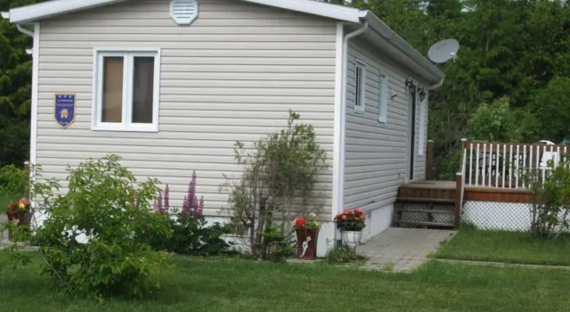Chalet à la Maison des Prés, Book Chalet Hoteller i Manicouagan med pool, Swimmingpool