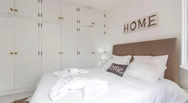 Fisherman's Beach Home 2BR 2BA AC Wi-Fi, Забронировать Отель Албуфейра, центр города Албуфейра, рядом с Municipal Museum of Archaeology