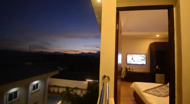 O podwyższonym standardzie pokój i balkonem Palawan Uno Hotel