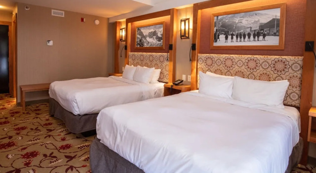 O podwyższonym standardzie czteroosobowy pokój i balkonem Banff Ptarmigan Inn