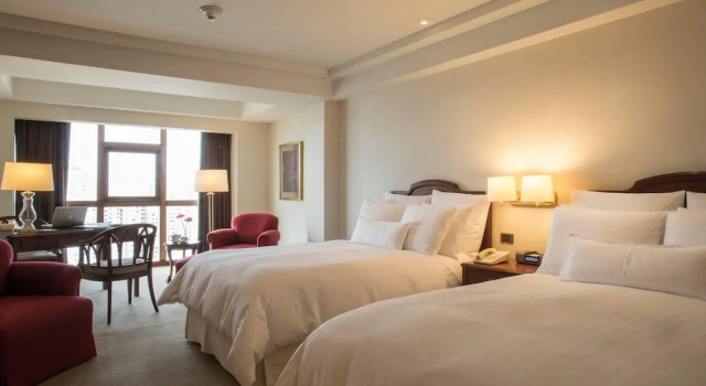 Четырёхместный номер Executive с видом на город Swissotel Lima
