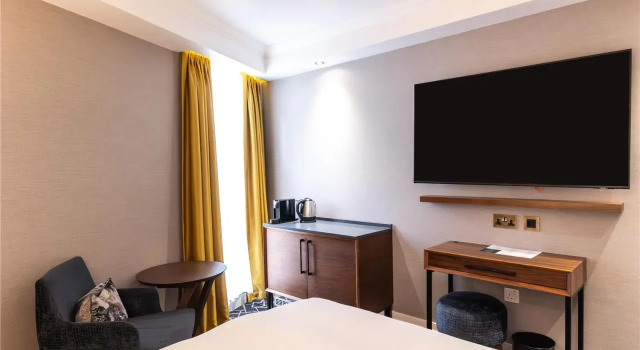 Двухместный номер Cosy 100 Queens Gate Hotel London Kensington, Curio Collection by Hilton
