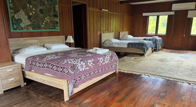Четырёхместный семейный номер Standard с видом на залив Oceania House Hotel
