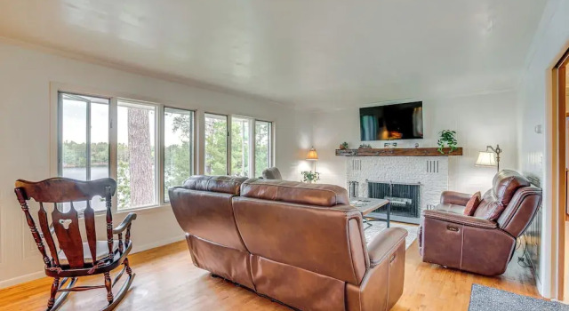 Коттедж Lakefront Home w/ Fire Pit in Eagle River