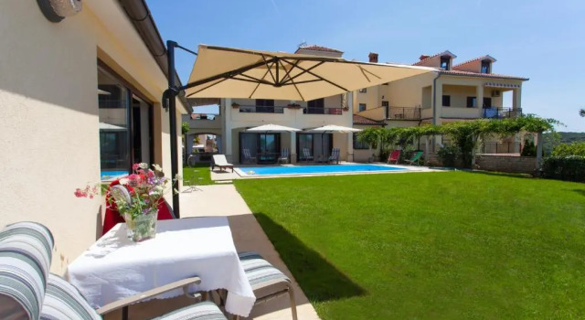 Бунгало Deluxe Premium Central Apartments - with Pool