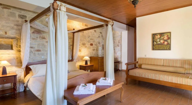 Villa in Tavronitis With Pool & Stunning Views, Book Villa Tavronitis West Crete