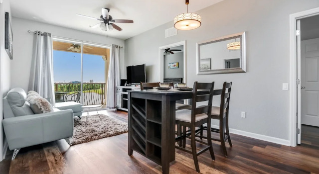 Enjoy Peaceful Lake View! Newly Decorated in Vista Cay - 3br/2b #3408, Varaa Hotelli Hotellit Kissimmee pysäköinnillä, Pysäköinti