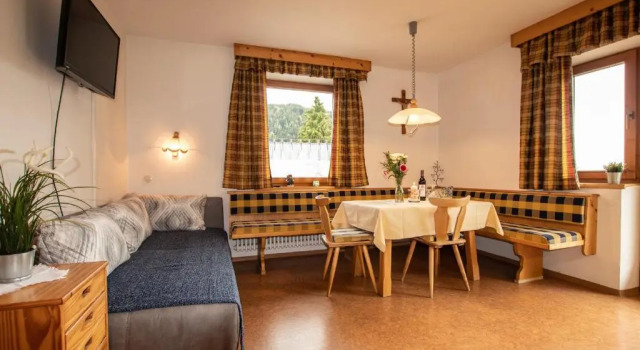 Christof,s Ferienwohnung WILD230, Prenota Hotel Hotel a Tirolo con parcheggio, Parcheggio
