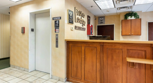 Econo Lodge Valdosta, Rezerwuj Hotel Hotele w Valdosta z parkingiem, Parking