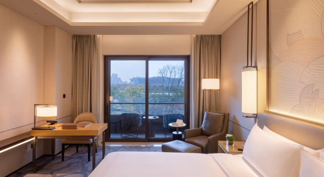 Номер Standard с балконом Gran Melia Chengdu