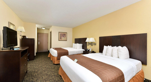 Четырёхместный номер Standard Best Western Elyria