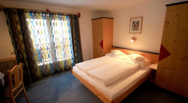Haus Agnes, Rezerwuj Hotel Hotele w Tyrol z parkingiem, Parking