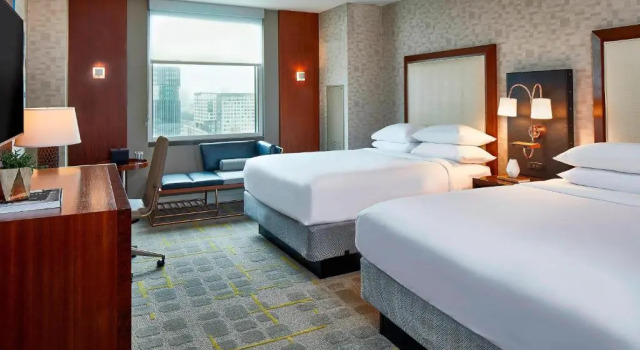 Четырёхместный номер Standard Renaissance Atlanta Midtown Hotel