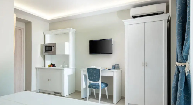 Двухместный номер Deluxe с балконом и с видом на внутренний двор Light Blue Hotel