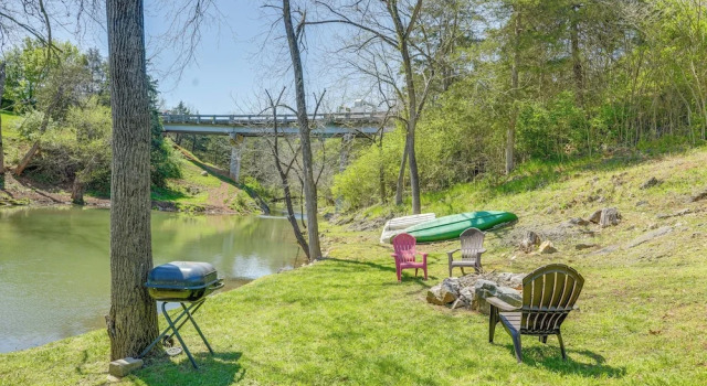 Апартаменты Waterfront Virginia Retreat w/ Canoe, Pets Welcome