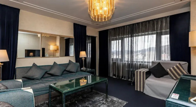 Двухместный номер Superior с видом на горы Century Plaza Hotel
