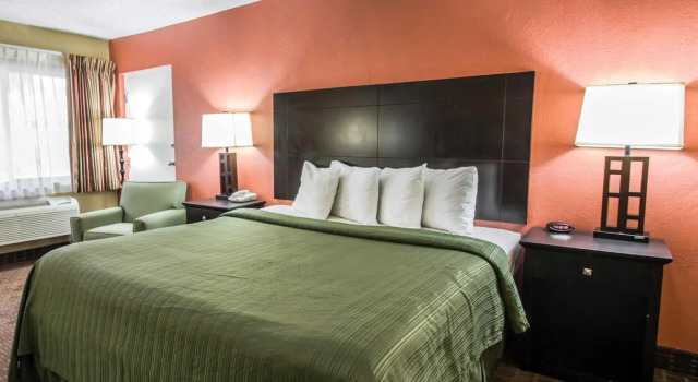 Номер Standard Quality Inn near Blue Spring