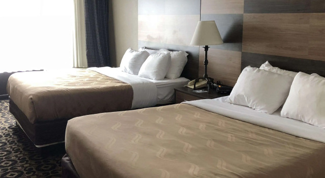 Четырёхместный номер Standard Quality Inn & Suites Boone - University Area