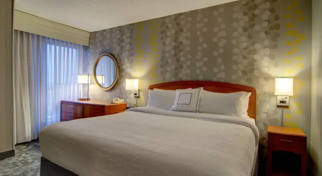 Двухместный люкс c 1 комнатой Courtyard by Marriott Tysons McLean