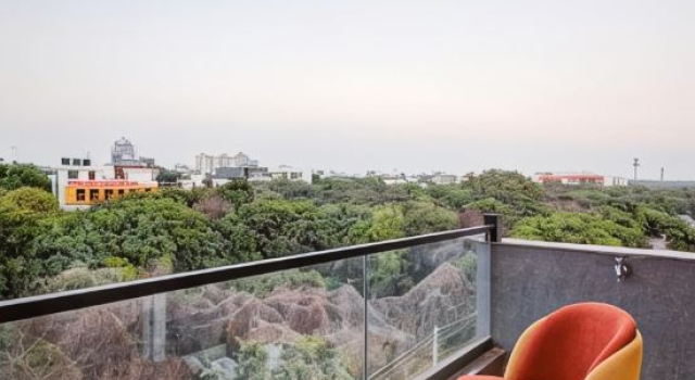 Двухместный люкс с балконом и с видом на город Saltstayz Premier – Golf Course Road & Sector 42