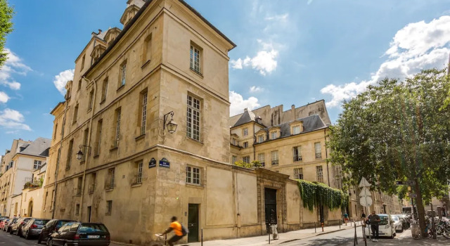 Luxury 3 Bedroom Loft - Le Marais, Забронировать Отель 3-й округ: Маре Париж, рядом с Станция метро Rambuteau
