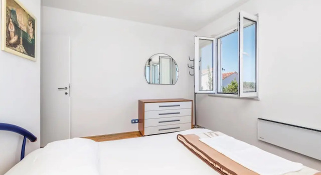 Beautiful Home in Barbat With Wifi and 2 Bedrooms, Rezerwuj Hotel Hotele w Kvarner Islands z parkingiem, Parking