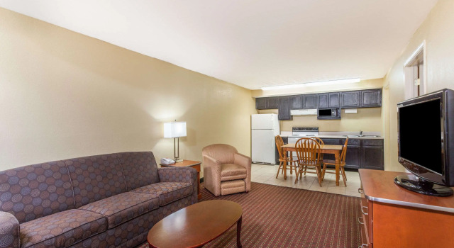Baymont by Wyndham Pigeon Forge near Island Drive, Забронировать Отель Отели Пиджен-Фордж с бассейном, рядом с Alcatraz East Crime Museum, Бассейн