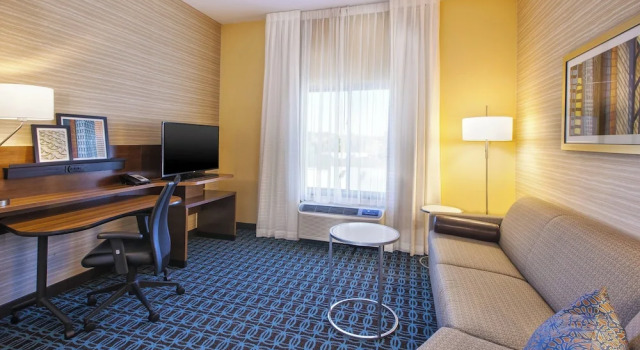 Люкс Fairfield Inn & Suites by Marriott Plattsburgh