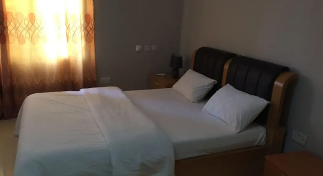 Rasta Tee's Place, Rezervovat Hotel Levné hotely v Tema