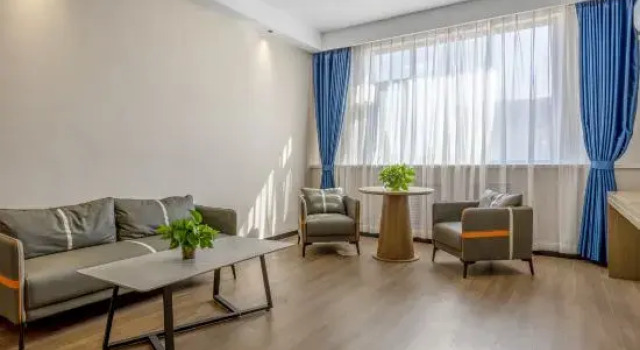 Люкс Premier Elong R.YUN Hotel (Wulanchabu Fengzhen Railway Station)