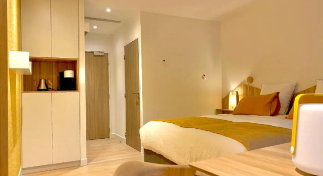 Deluxe Double room with garden view Chambres avec Jacuzzi privatif - Kassiopée Bed & Spa