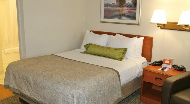 Двухместный люкс Candlewood Suites Syracuse-Airport by IHG