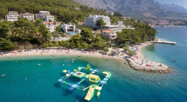 Вилла Luxury seafront villa Brela Pride with heated pool