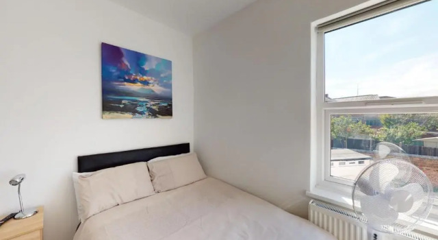 J kyns Apartment 2 Bedrooms house with two double beds, Book Lejlighed Hoteller i Smethwick med parkering, Parkering