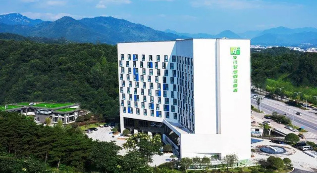 Номер Superior Holiday Inn Express Luanchuan by IHG