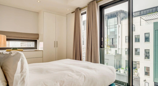 Gorgeous Apartment in Bustling De Waterkant 304 on N, Забронировать Апартаменты/квартира Отели Cape Peninsula с парковкой, Парковка