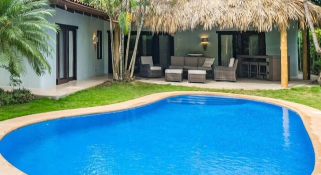 Вилла Tropical Retreat - Private Pool, Steps To Beach 2 Bedroom Villa by RedAwning